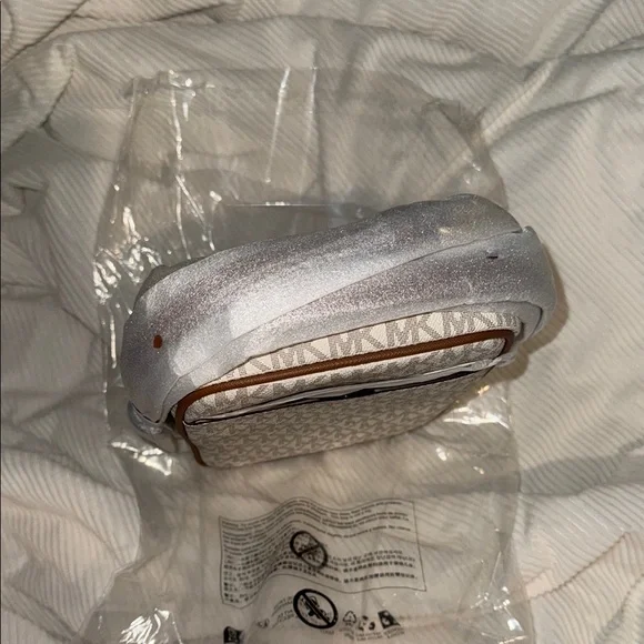 NWT Michael Kors Monogram Crossbody Bag - Picture 5 of 6